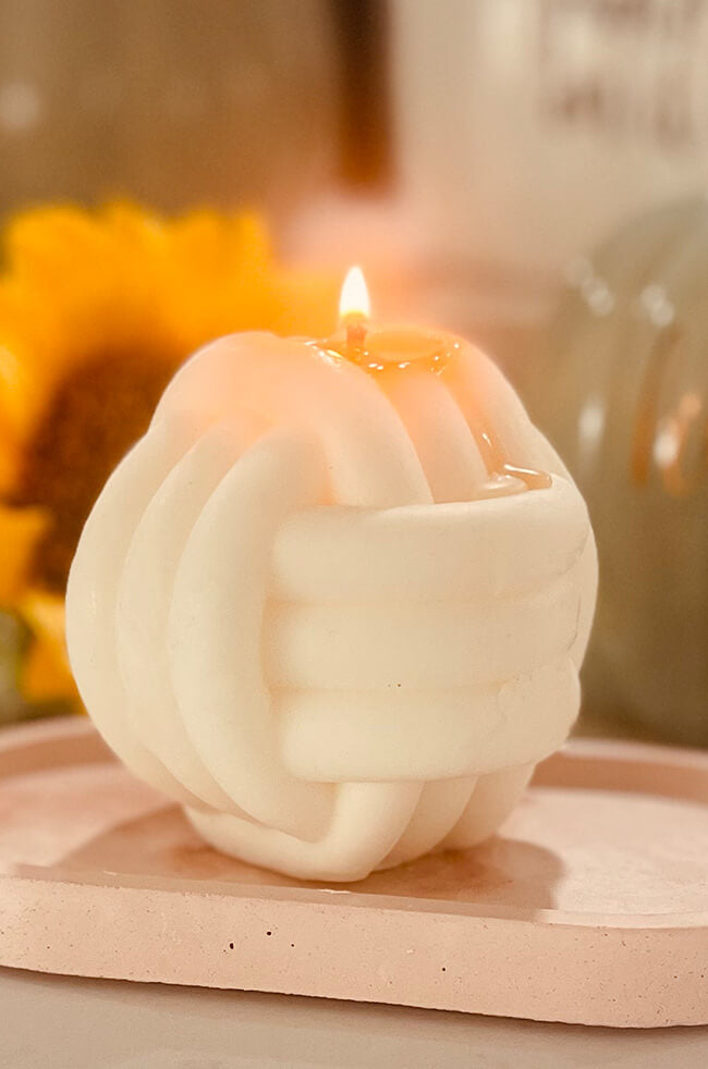 The Perfect Knot Candle image 0